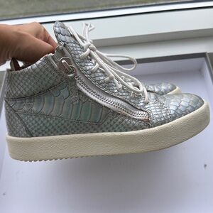 Giuzeppe Zanotti Donna High top sneakers 36